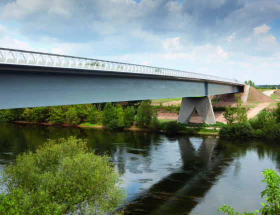 Pont bi-poutres d'une travee principale de 126m Pont routier a Bergerac en 2011